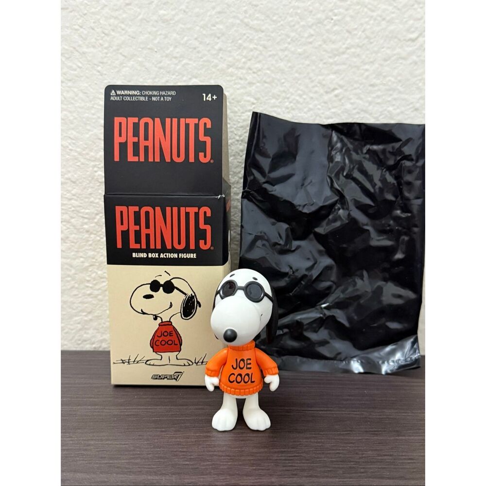 Super7 Peanuts ReAction Snoopy Blind Box Figure - Joe Cool